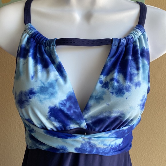 Sexy Onepiece tie dye / watercolor criss cross keyhole bust detail swimsuit - Picture 7 of 8